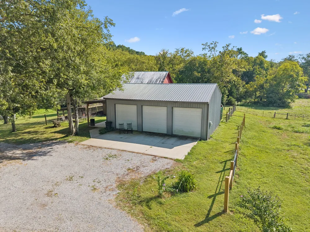 3087 Valley Creek Rd Culleoka, TN 38451