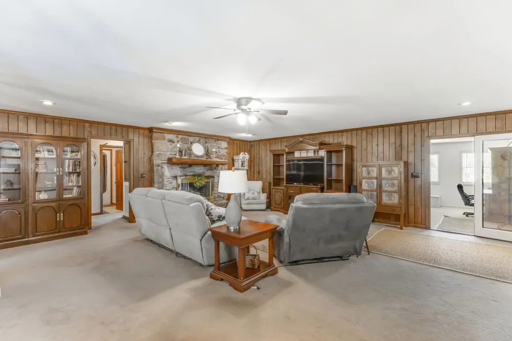3087 Valley Creek Rd Culleoka, TN 38451