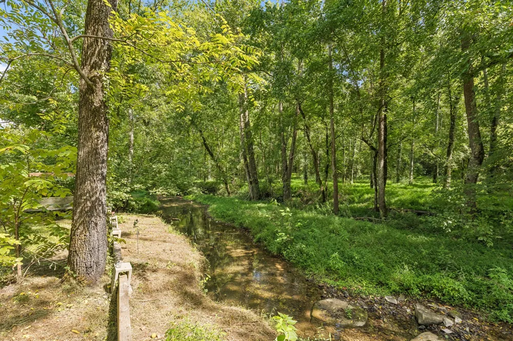 3087 Valley Creek Rd Culleoka, TN 38451