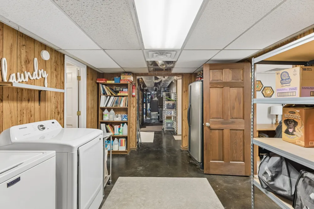 3087 Valley Creek Rd Culleoka, TN 38451