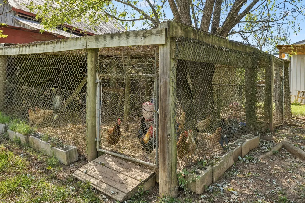 3087 Valley Creek Rd Culleoka, TN 38451