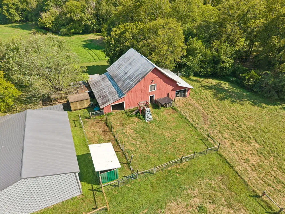 3087 Valley Creek Rd Culleoka, TN 38451