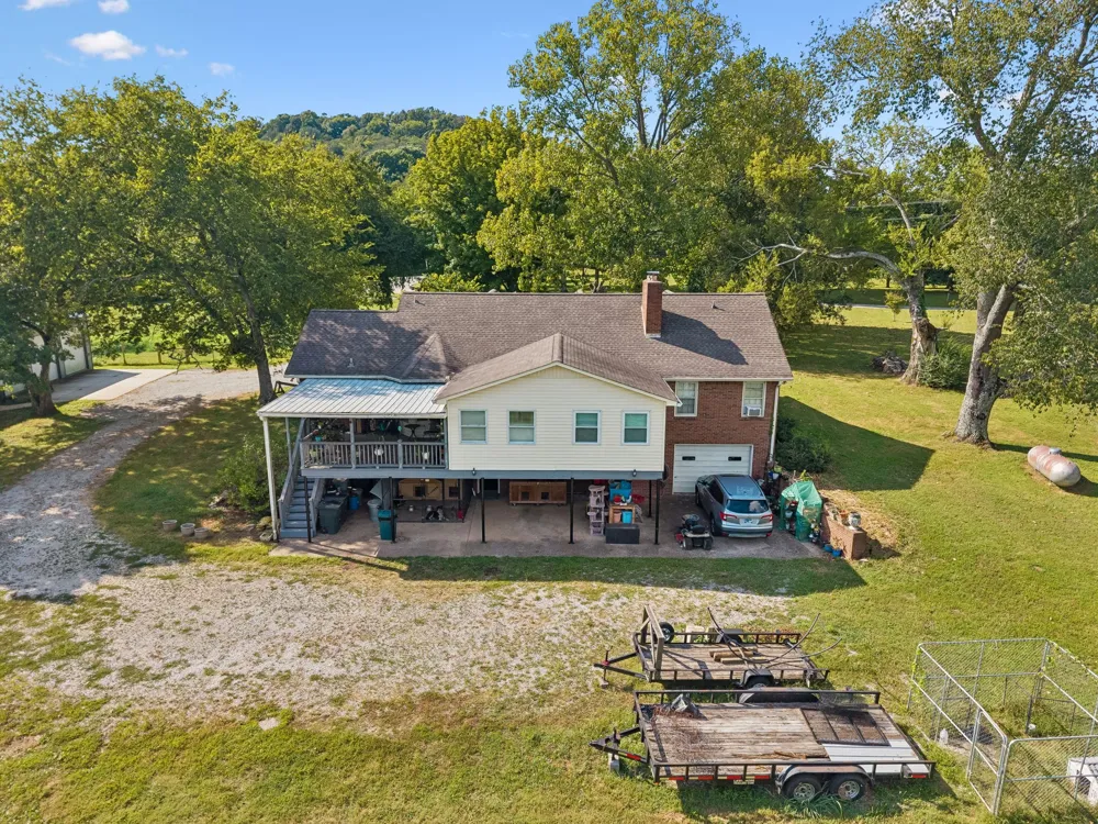 3087 Valley Creek Rd Culleoka, TN 38451