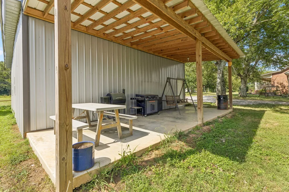 3087 Valley Creek Rd Culleoka, TN 38451