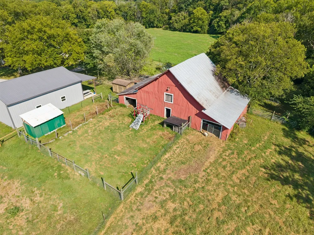3087 Valley Creek Rd Culleoka, TN 38451