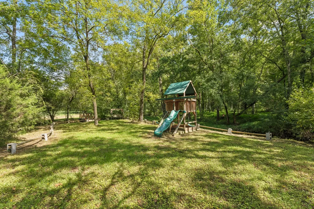 3087 Valley Creek Rd Culleoka, TN 38451