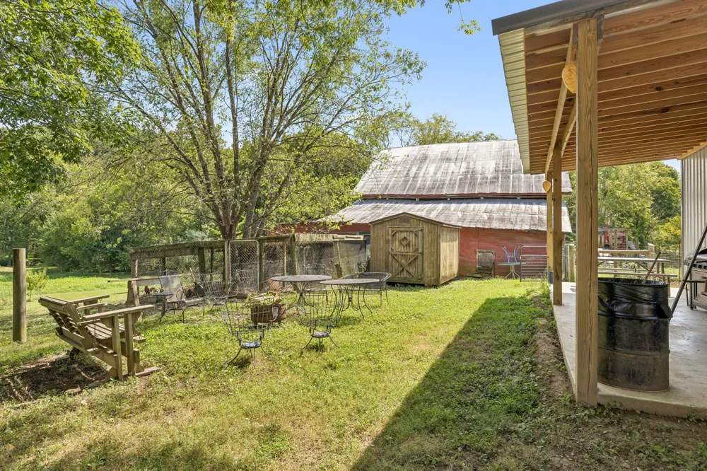 3087 Valley Creek Rd Culleoka, TN 38451