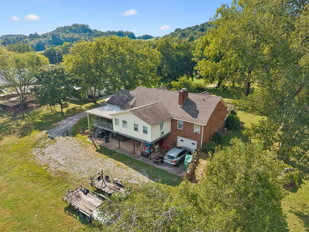 3087 Valley Creek Rd Culleoka, TN 38451