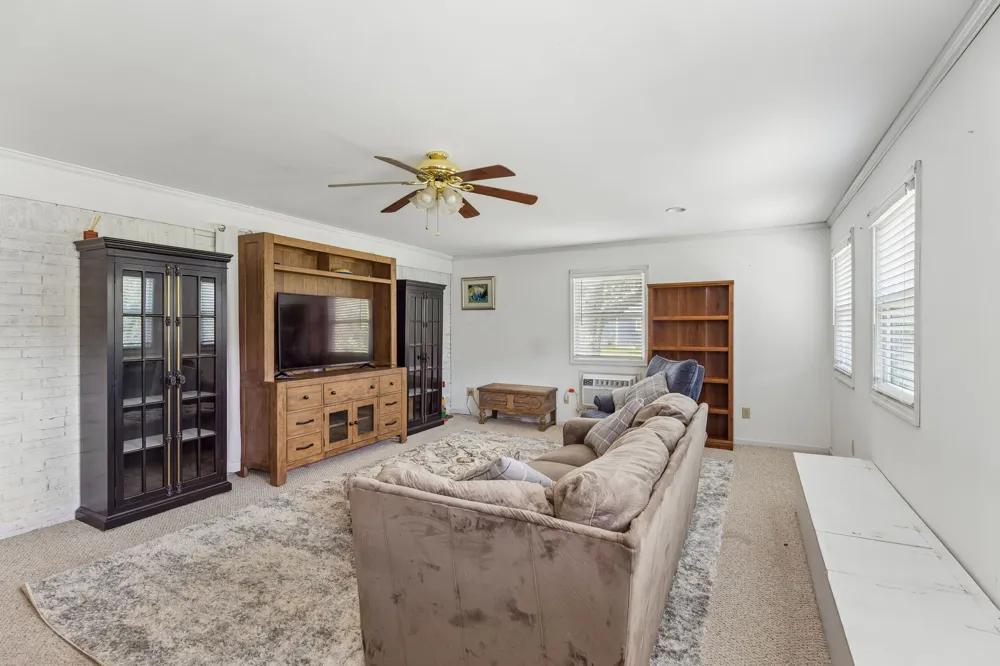 3087 Valley Creek Rd Culleoka, TN 38451