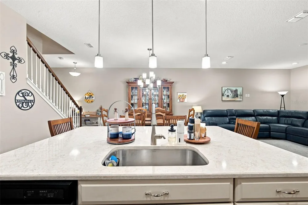 14215 PONDHAWK LANE Tampa, FL 33625