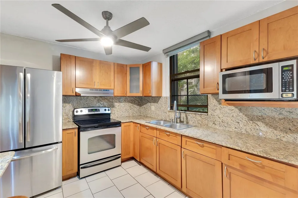 Cond. GOLDEN COURT II, HATO REY #H 202 San Juan, PR 00918