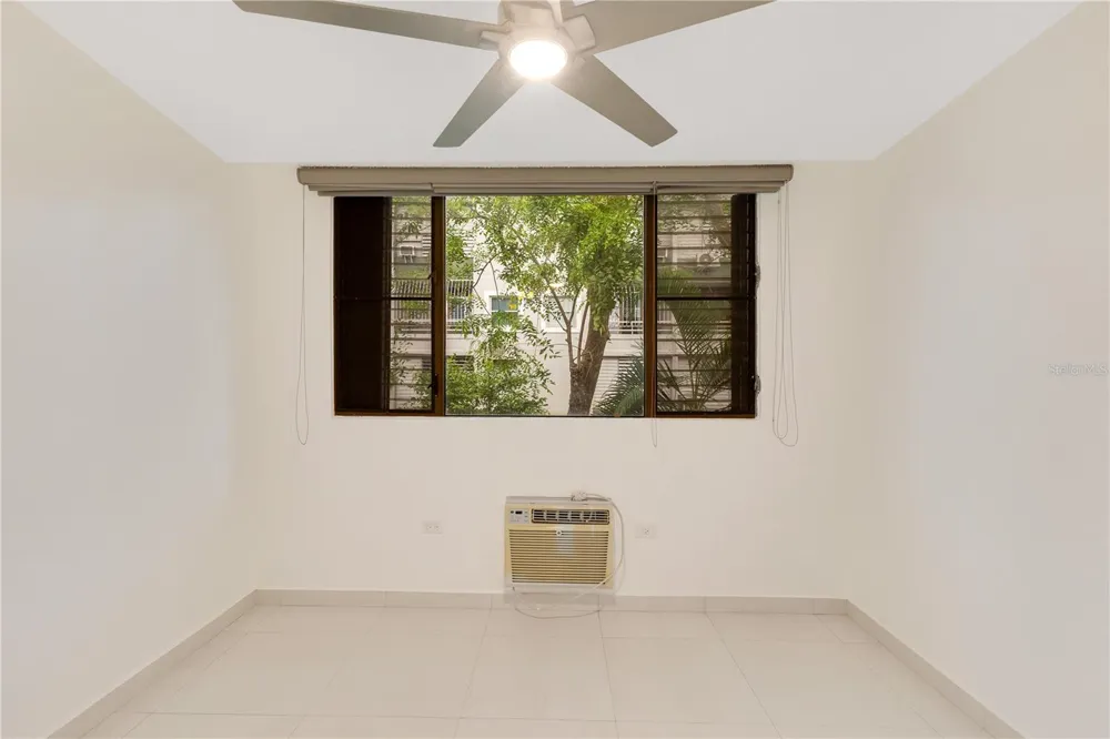 Cond. GOLDEN COURT II, HATO REY #H 202 San Juan, PR 00918