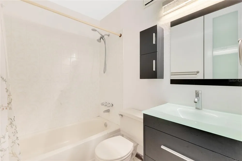 Cond. GOLDEN COURT II, HATO REY #H 202 San Juan, PR 00918