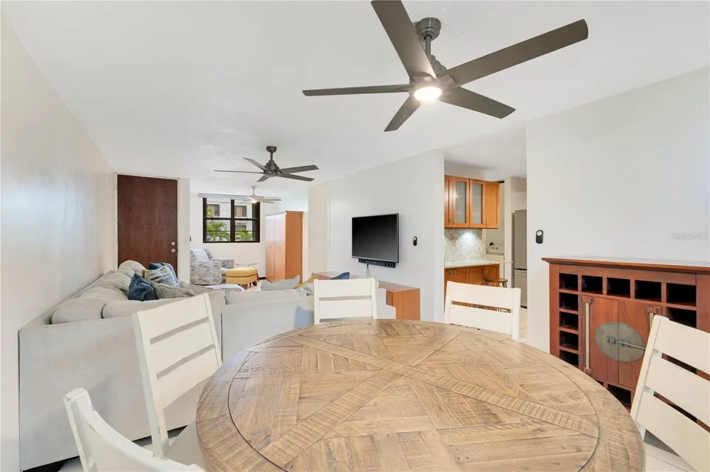 Cond. GOLDEN COURT II, HATO REY #H 202 San Juan, PR 00918