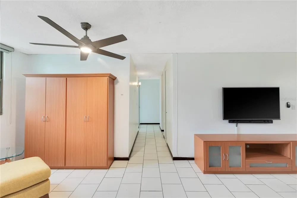 Cond. GOLDEN COURT II, HATO REY #H 202 San Juan, PR 00918