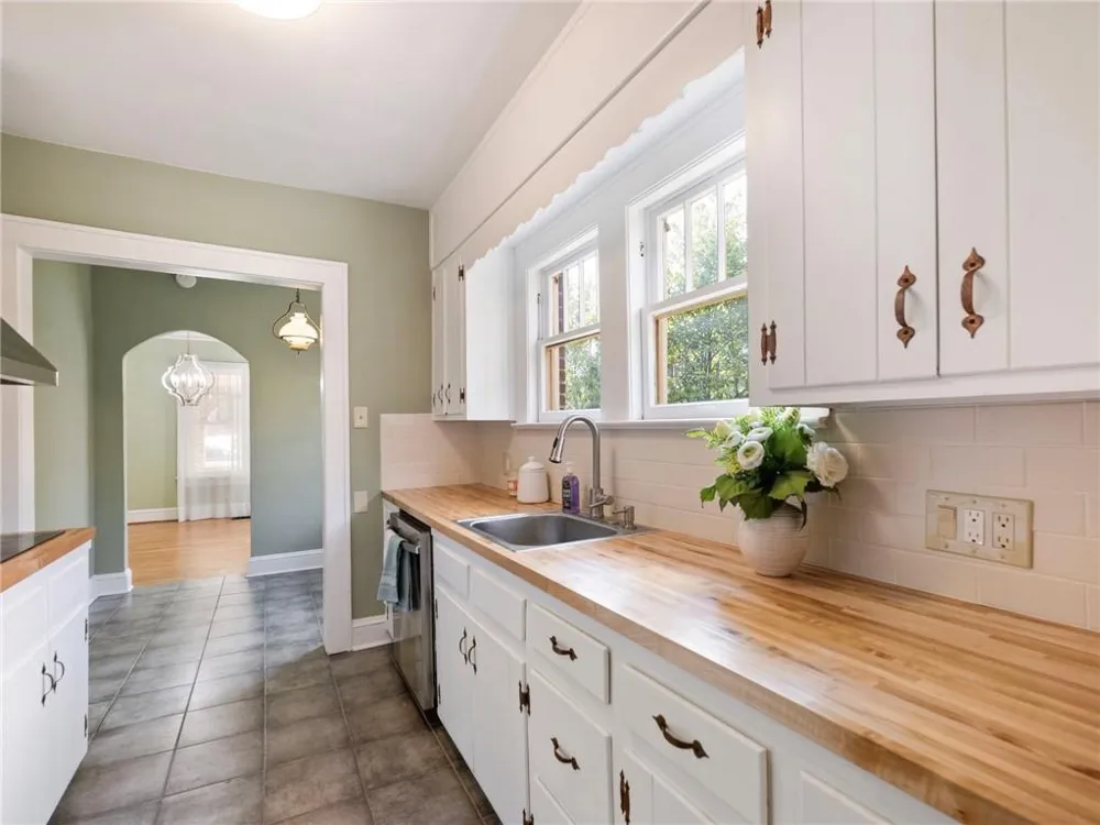 1391 Jefferson Avenue East Point, GA 30344