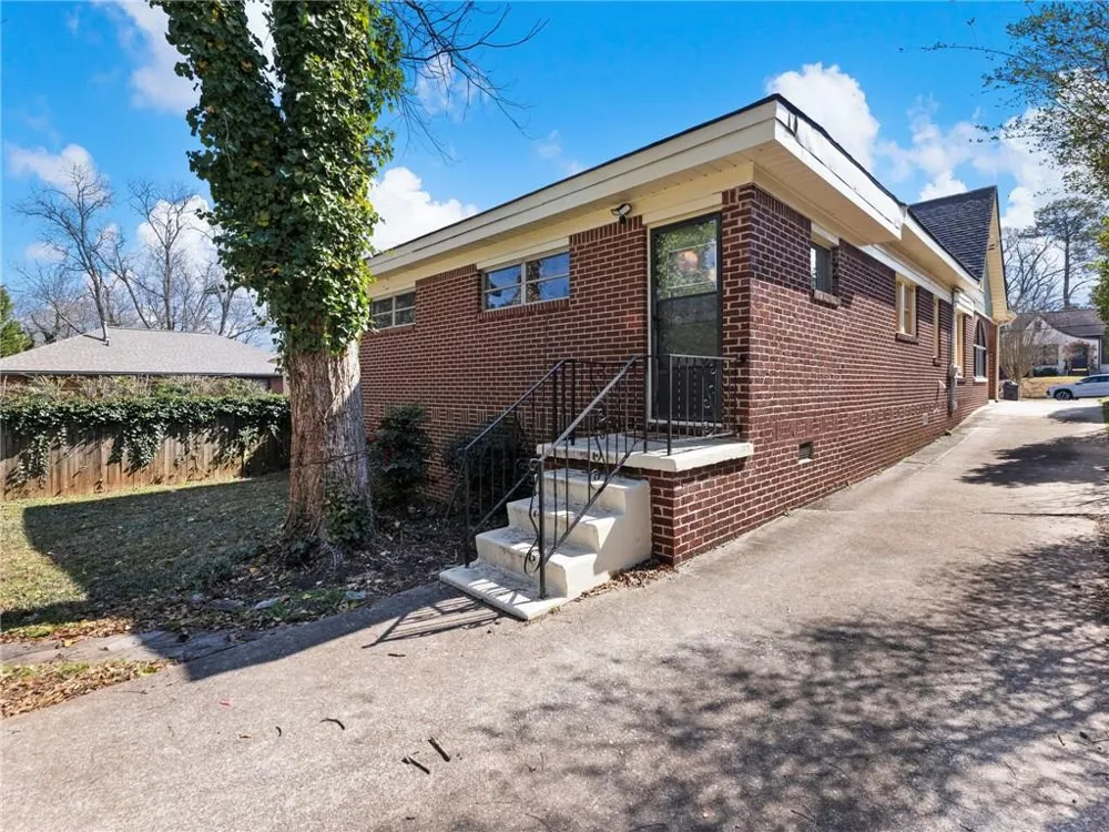 1391 Jefferson Avenue East Point, GA 30344
