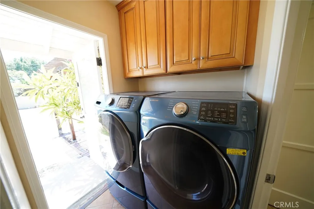11252 Delano Los Angeles, CA 91606