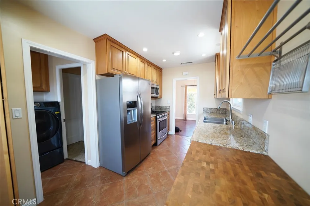 11252 Delano Los Angeles, CA 91606