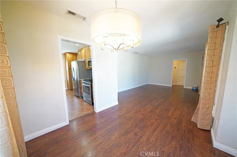 11252 Delano Los Angeles, CA 91606