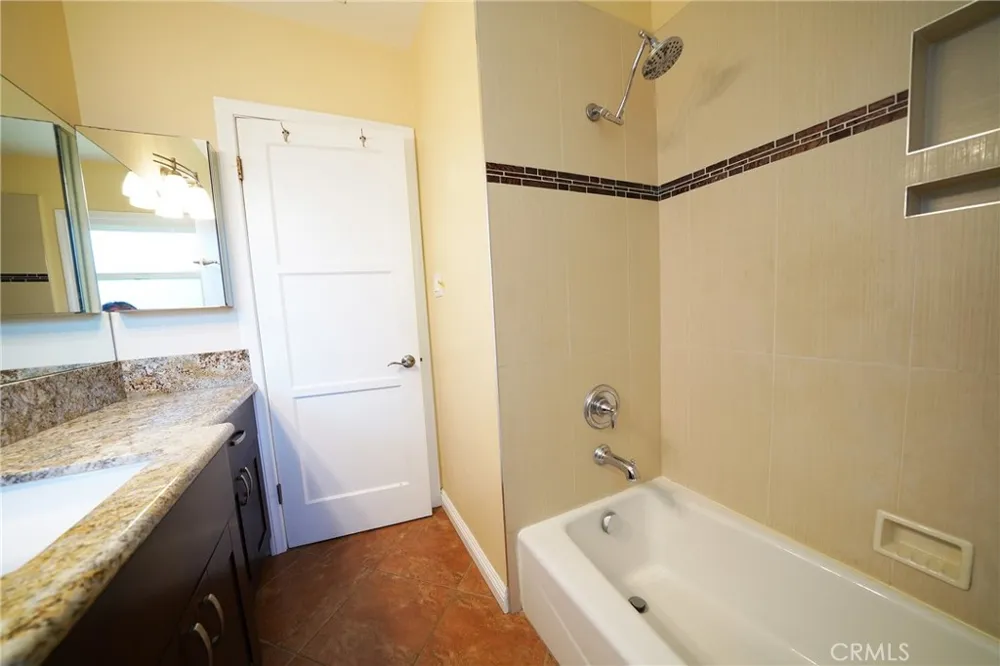 11252 Delano Los Angeles, CA 91606