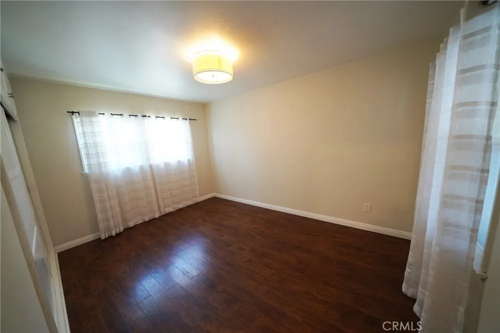 11252 Delano Los Angeles, CA 91606