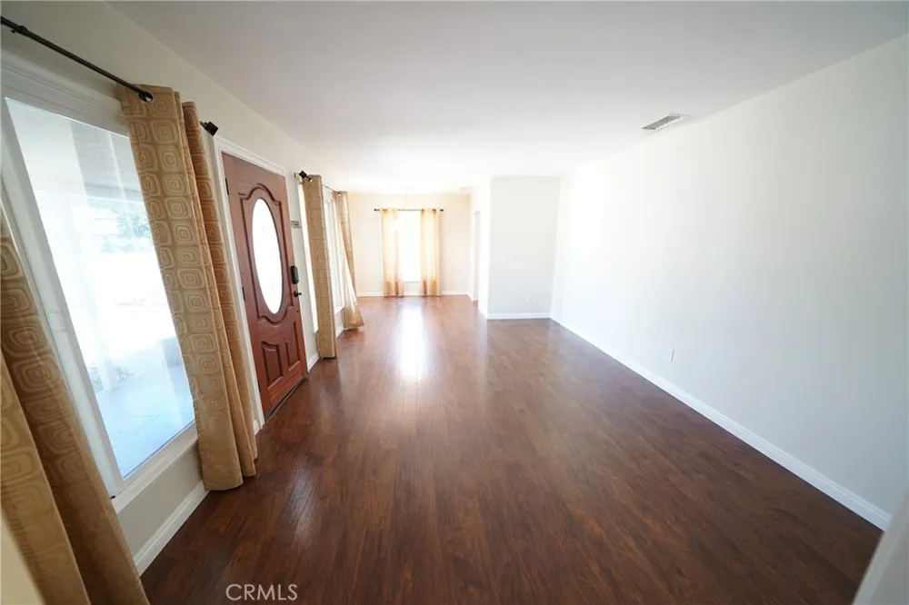 11252 Delano Los Angeles, CA 91606