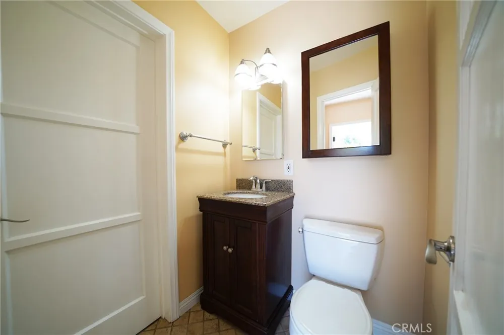 11252 Delano Los Angeles, CA 91606