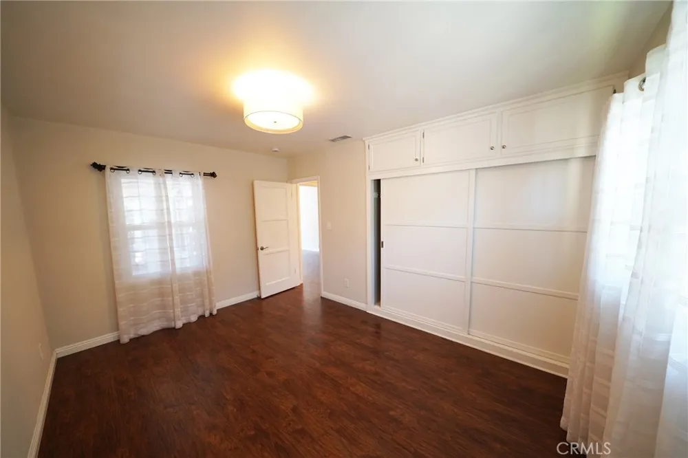 11252 Delano Los Angeles, CA 91606