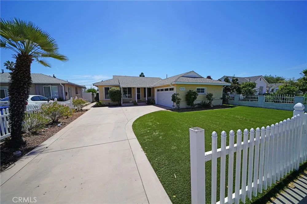 11252 Delano Los Angeles, CA 91606