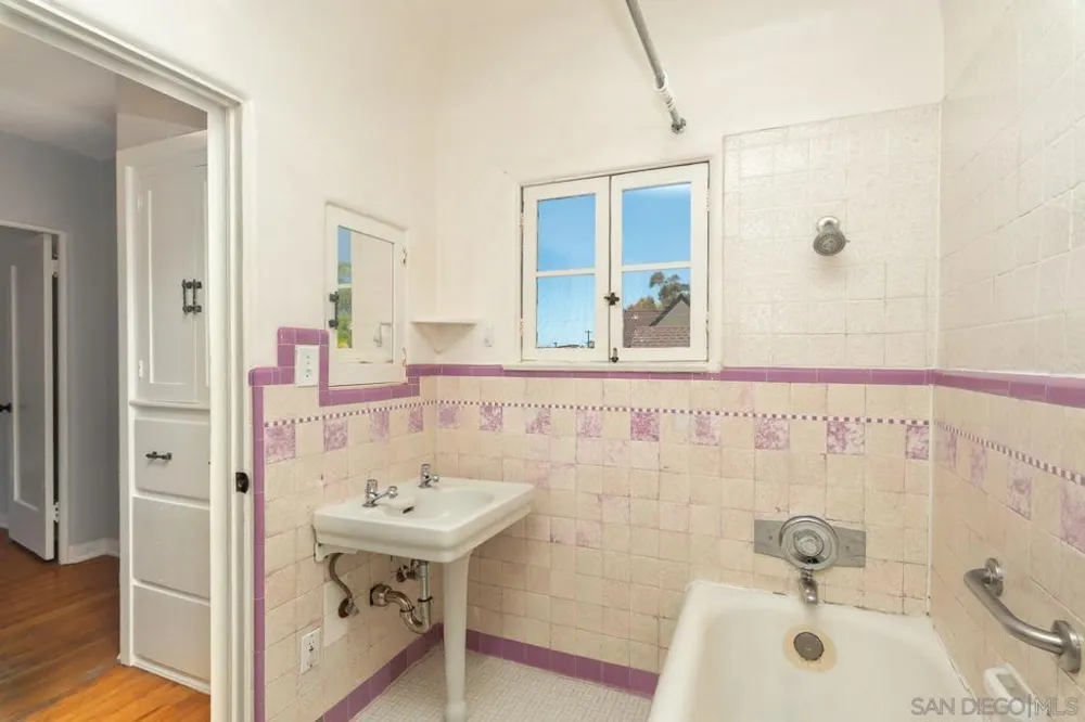 1240 Golden Gate Dr. San Diego, CA 92116