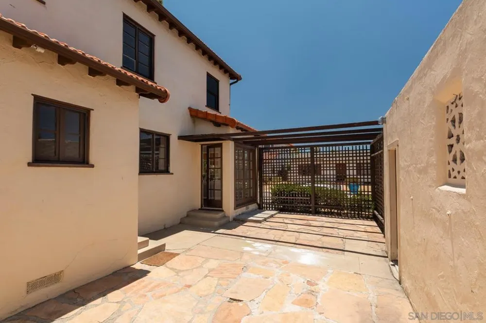 1240 Golden Gate Dr. San Diego, CA 92116