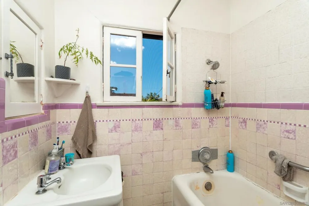 1240 Golden Gate Dr. San Diego, CA 92116