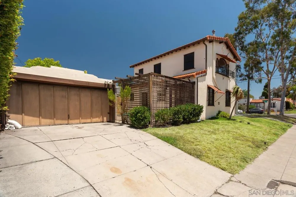 1240 Golden Gate Dr. San Diego, CA 92116