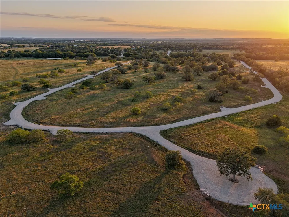 1018 Main Loop Road Waelder, TX 78959