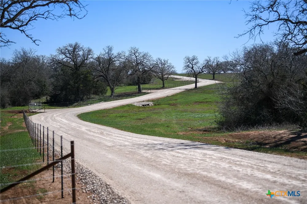 1018 Main Loop Road Waelder, TX 78959