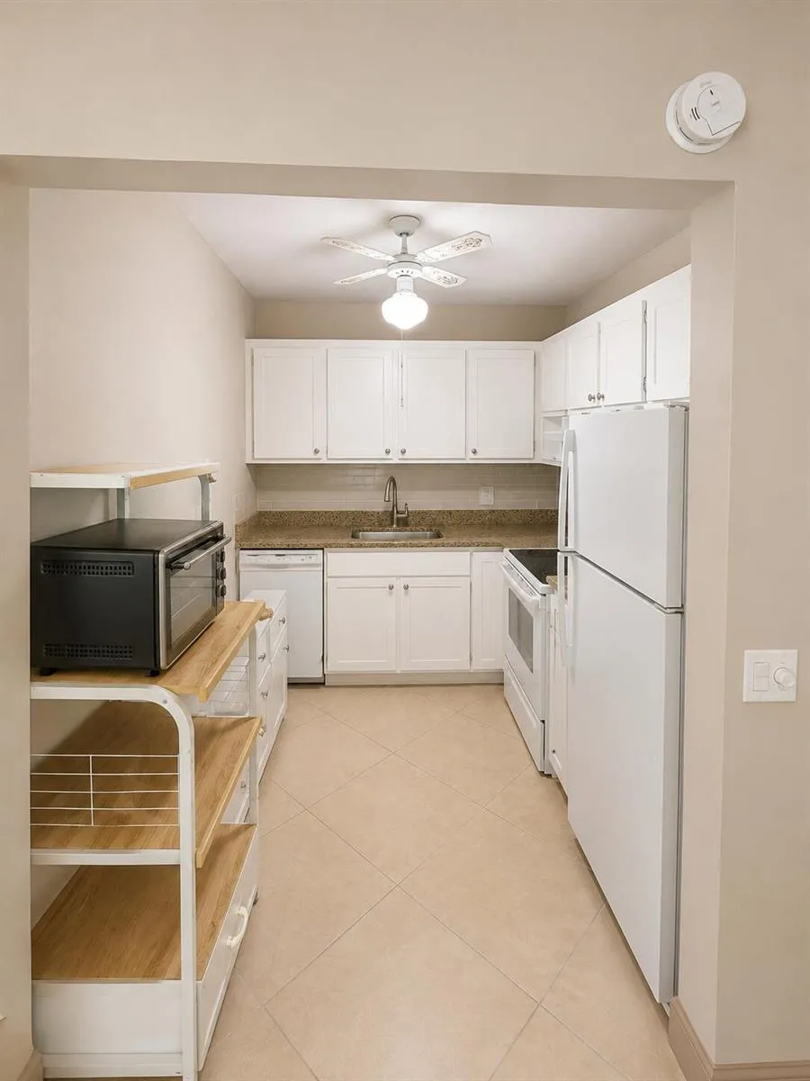 3100 Springdale Boulevard #apto Palm Springs, FL 33461
