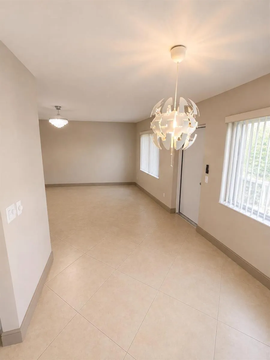 3100 Springdale Boulevard #apto Palm Springs, FL 33461