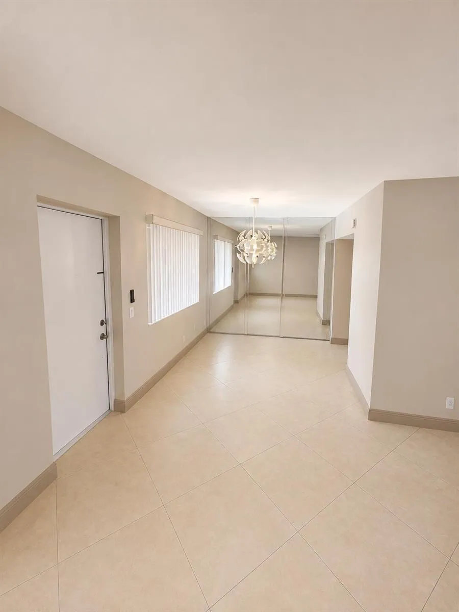 3100 Springdale Boulevard #apto Palm Springs, FL 33461