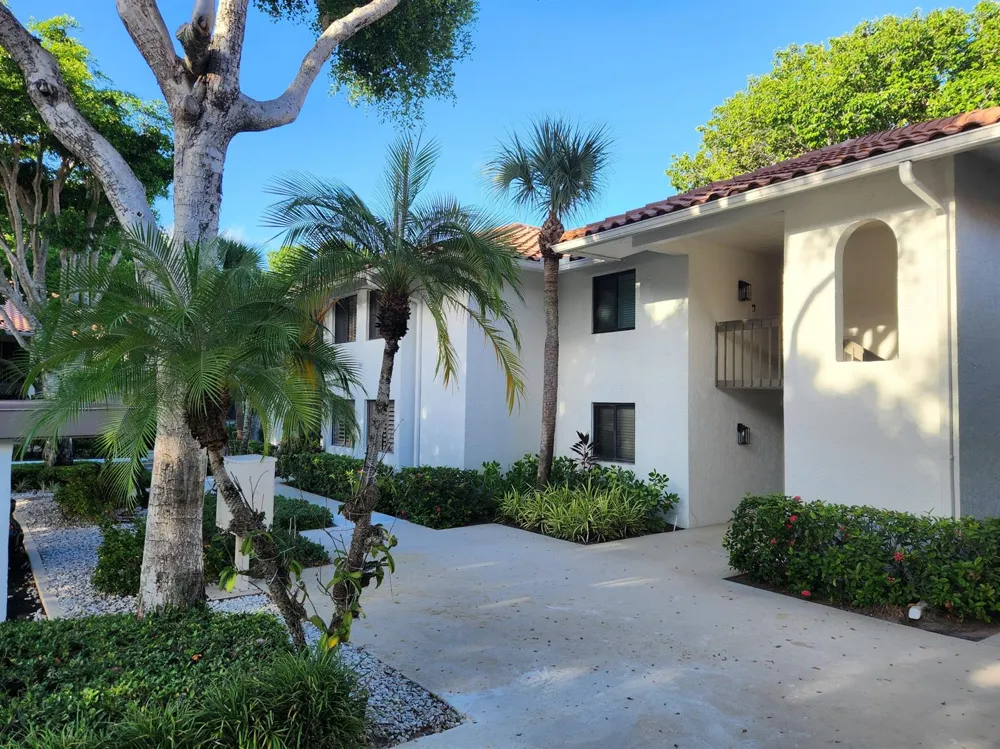 30 PELICAN POINTE DRIVE #201 Delray Beach, FL 33483