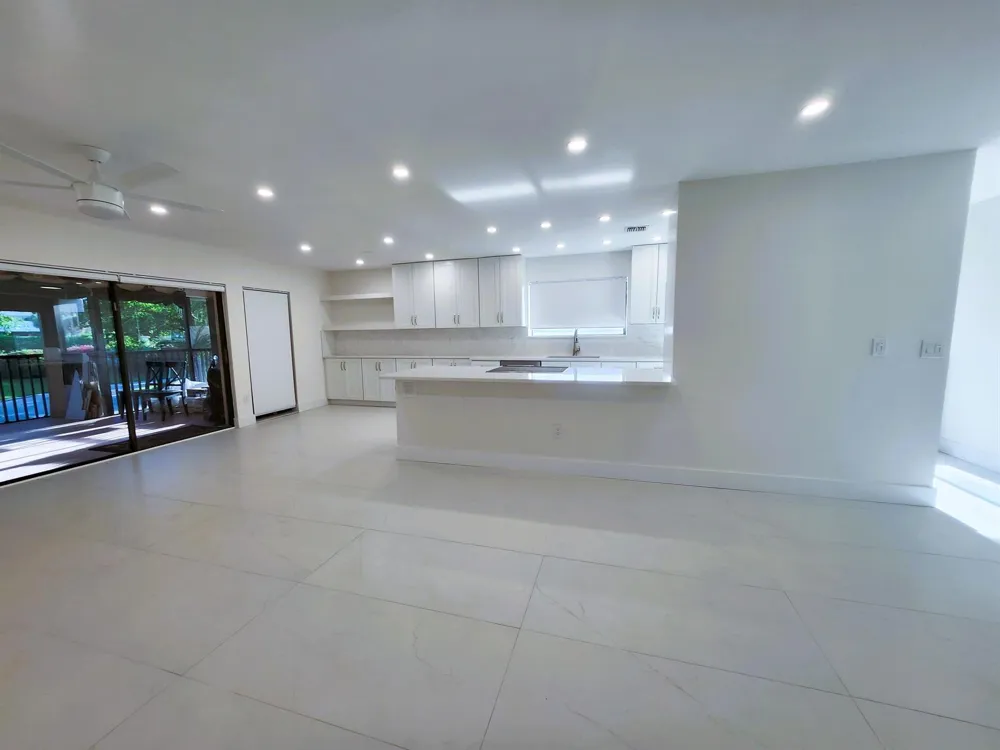 30 PELICAN POINTE DRIVE #201 Delray Beach, FL 33483