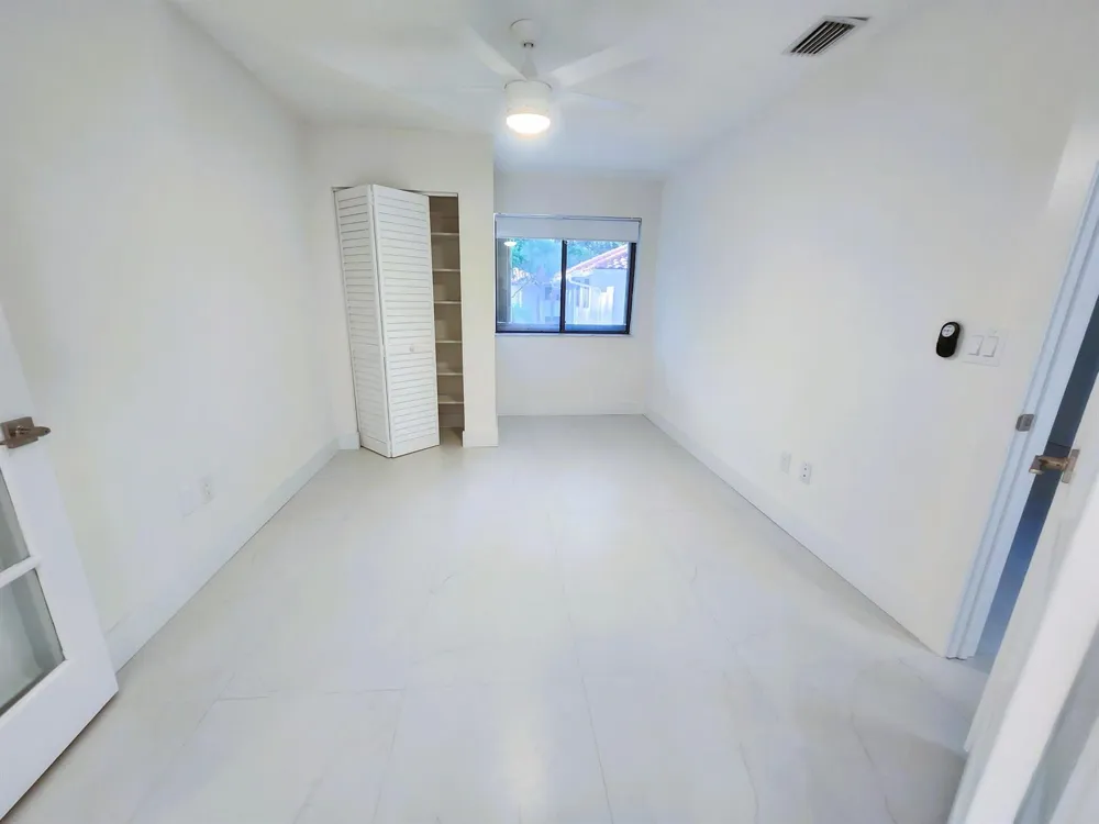 30 PELICAN POINTE DRIVE #201 Delray Beach, FL 33483