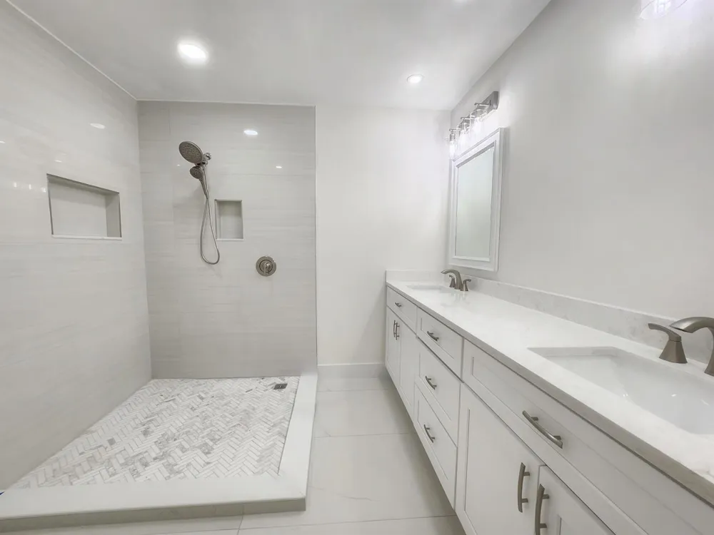 30 PELICAN POINTE DRIVE #201 Delray Beach, FL 33483