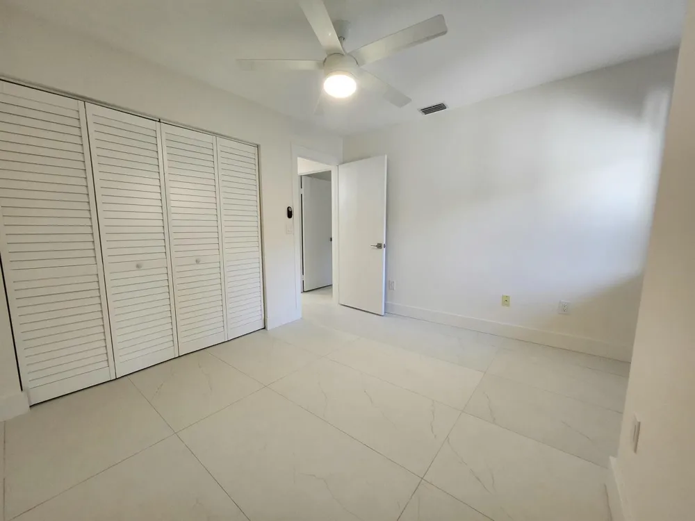 30 PELICAN POINTE DRIVE #201 Delray Beach, FL 33483