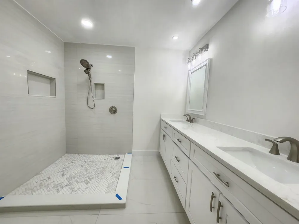 30 PELICAN POINTE DRIVE #201 Delray Beach, FL 33483