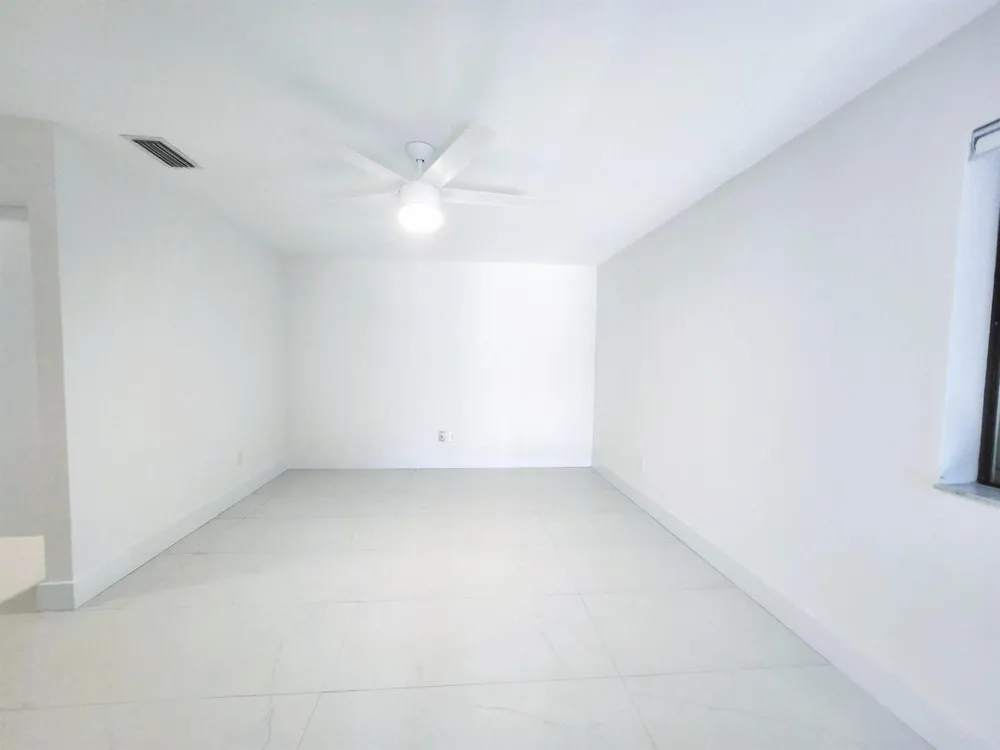 30 PELICAN POINTE DRIVE #201 Delray Beach, FL 33483