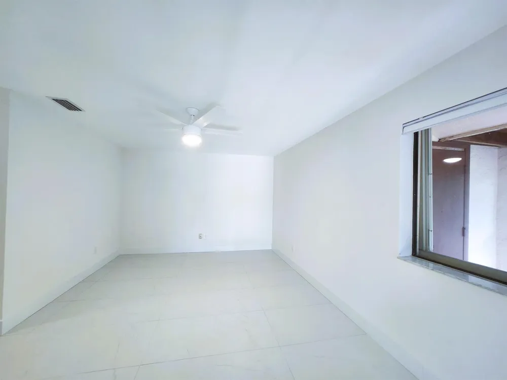 30 PELICAN POINTE DRIVE #201 Delray Beach, FL 33483