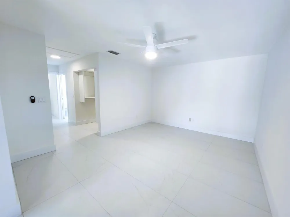 30 PELICAN POINTE DRIVE #201 Delray Beach, FL 33483