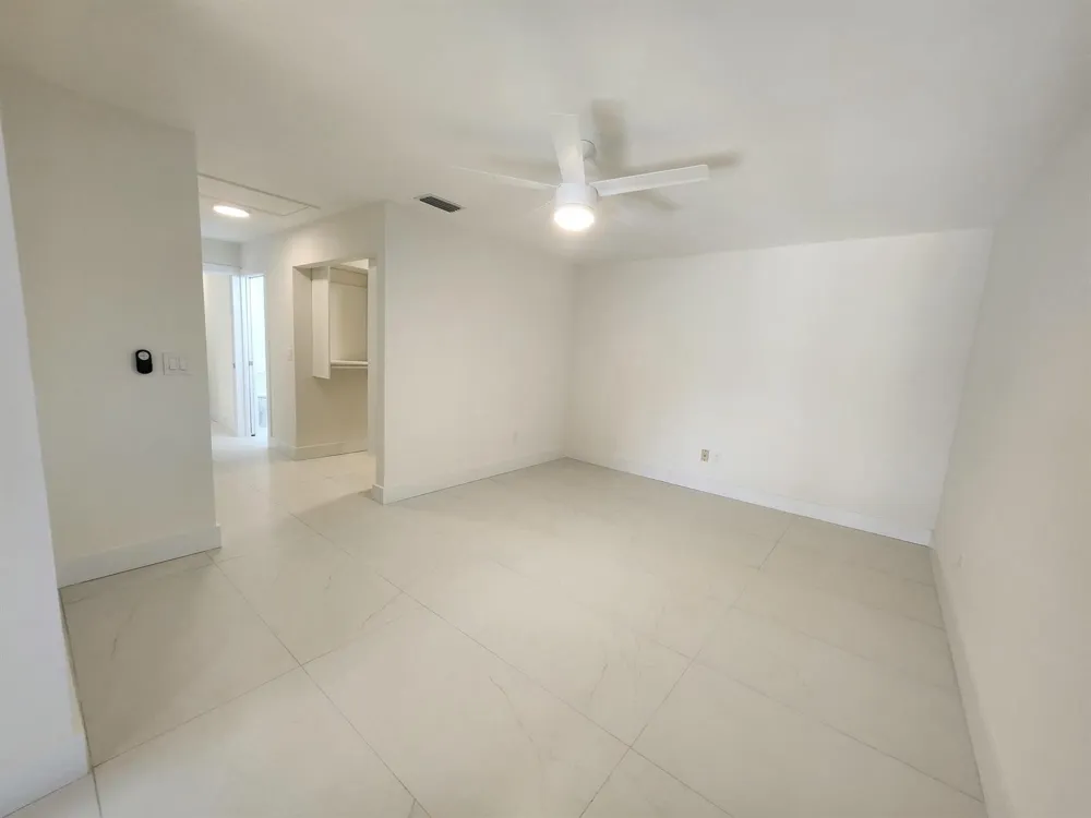 30 PELICAN POINTE DRIVE #201 Delray Beach, FL 33483