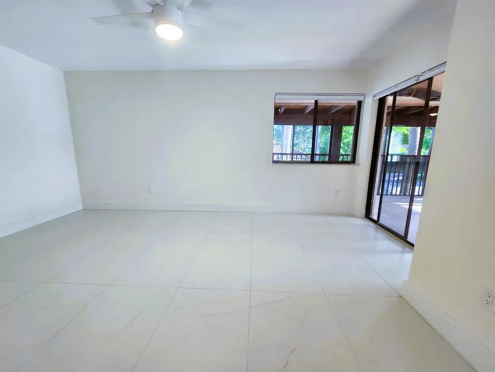 30 PELICAN POINTE DRIVE #201 Delray Beach, FL 33483